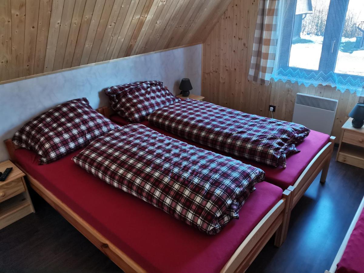 Chata Osmicka Zlaté Hory Buitenkant foto