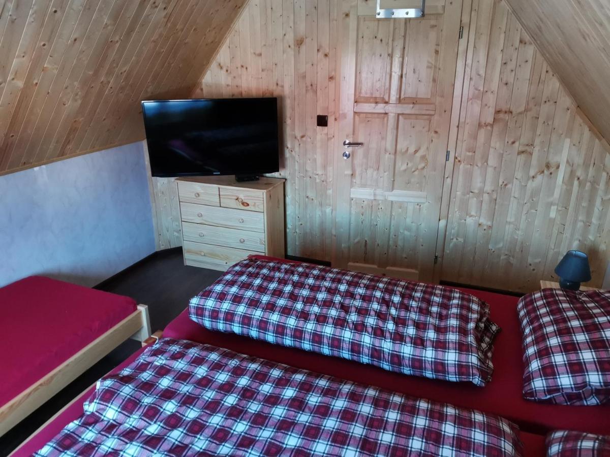 Chata Osmicka Zlaté Hory Buitenkant foto