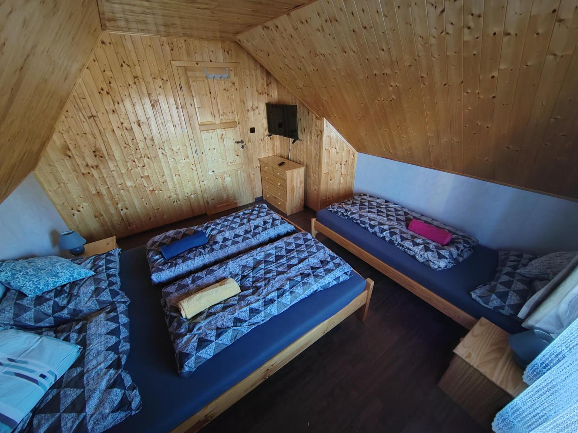 Chata Osmicka Zlaté Hory Buitenkant foto